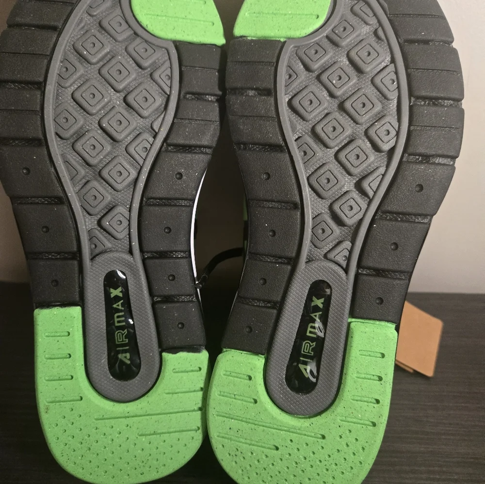 Nike color black